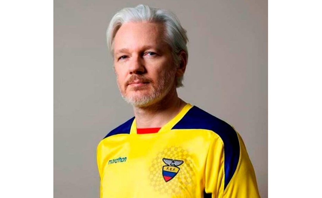 Julian Assange obtiene cédula de identidad ecuatoriana