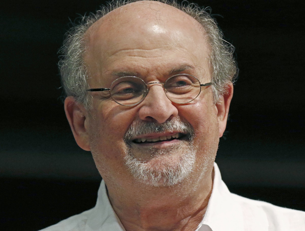 "Salman Rushdie está vivo gracias a que un policía lo salvó": Kathy Hochul, gobernadora de N.Y