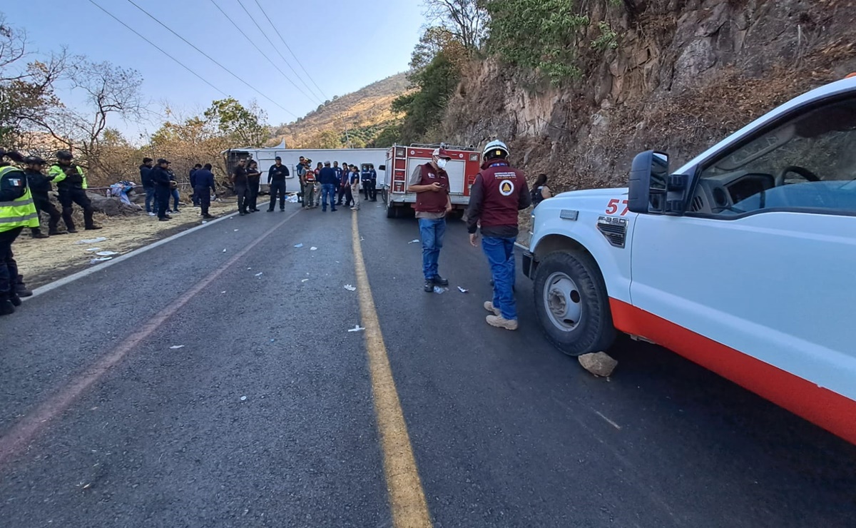 Volcadura de autobús en carretera Capulín-Chalma deja 18 muertos y 31 lesionados en Edomex