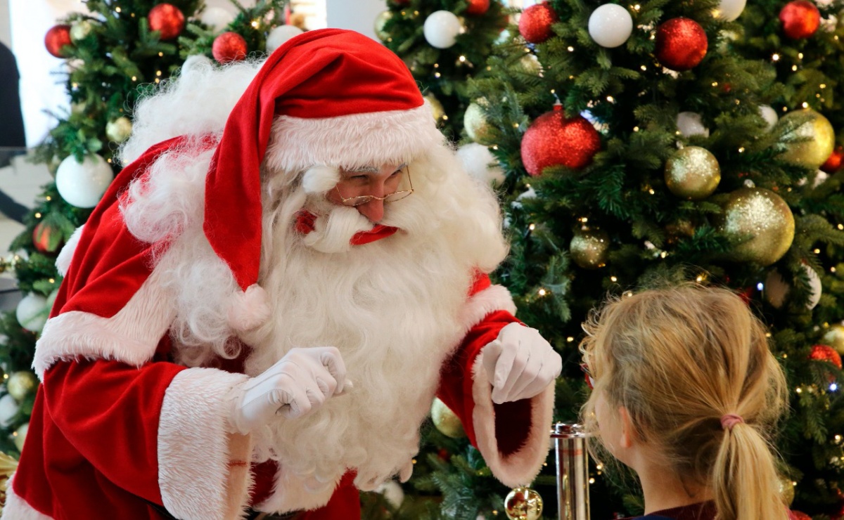 50 niños habrían estado expuestos al Covid por foto con ‘Santa Claus’