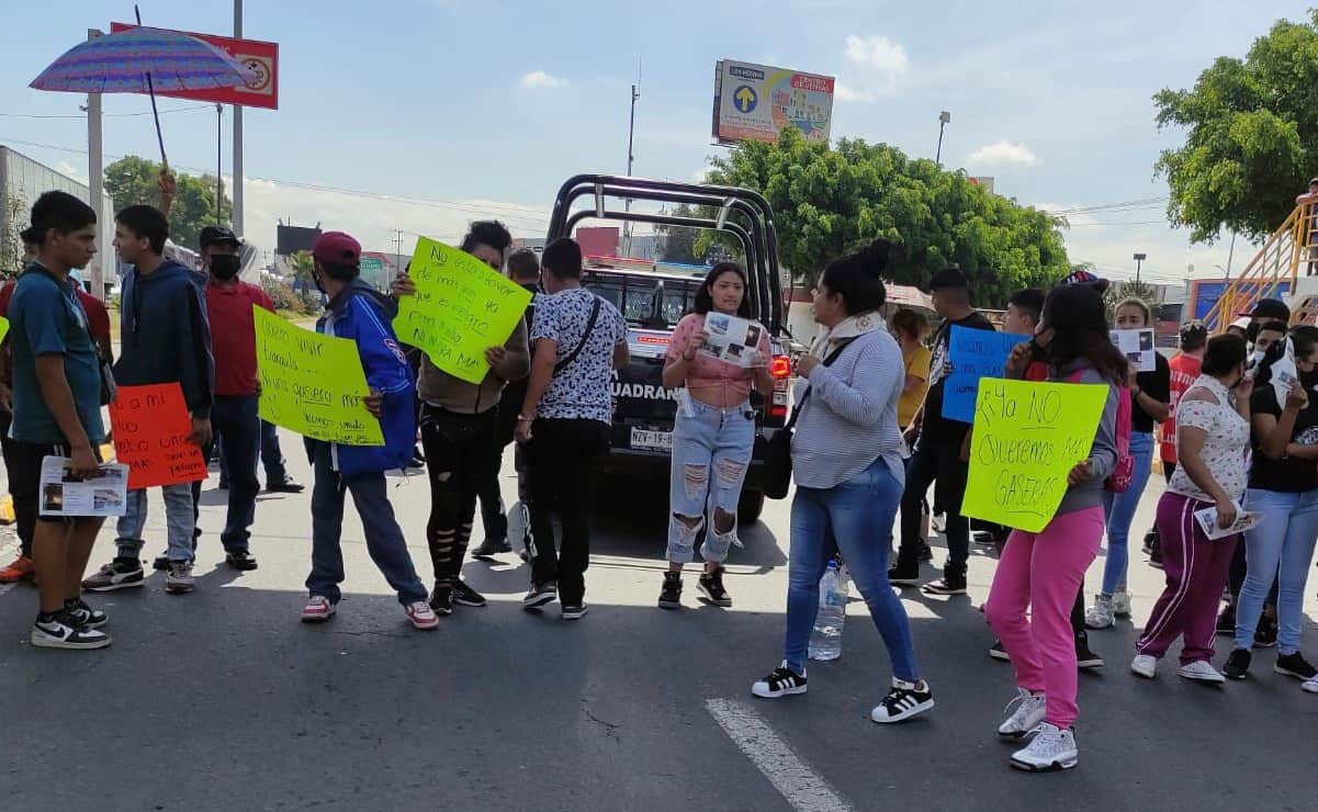 Vecinos de Ecatepec protestan contra operación de gasera; bloquean la Vía Morelos 