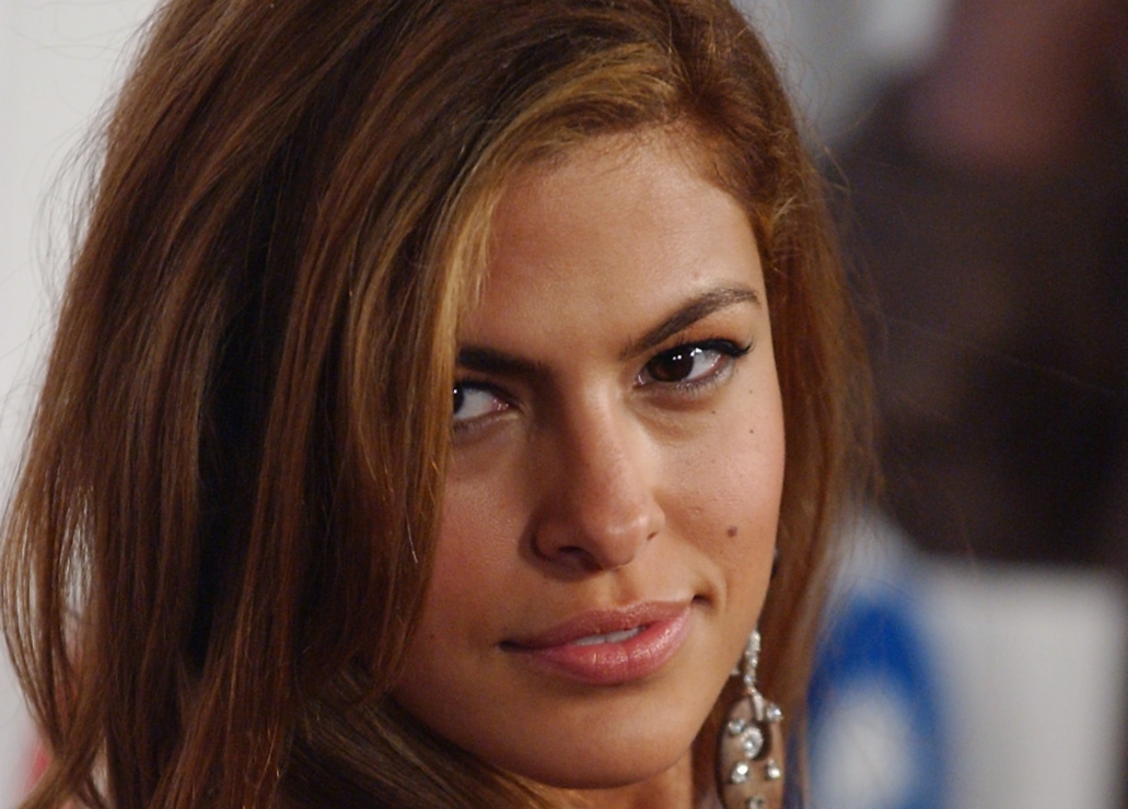 Eva Mendes, su reciente vestido de gala se realizó con esponjas de cocina