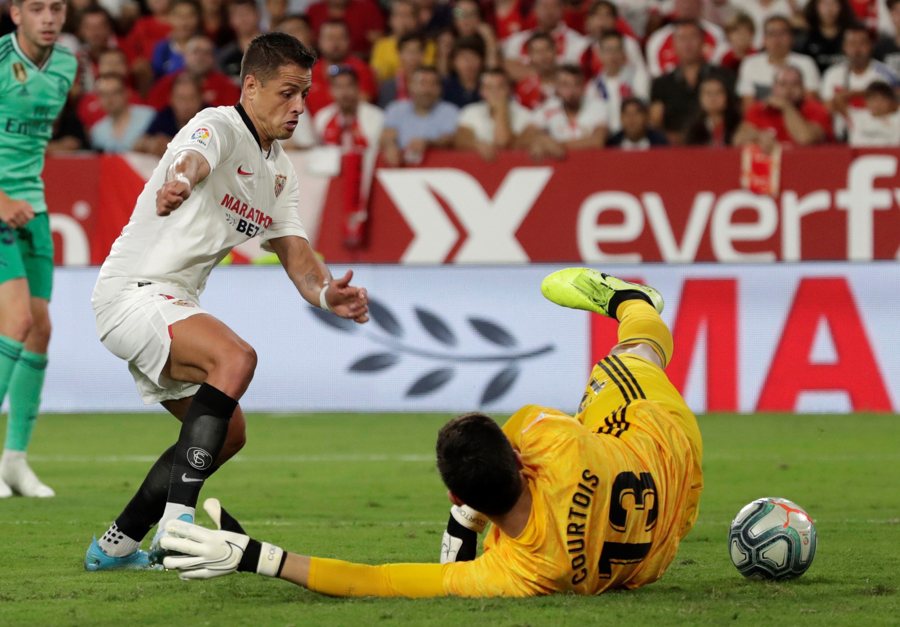 Real Madrid derrotó al Sevilla de "Chicharito"