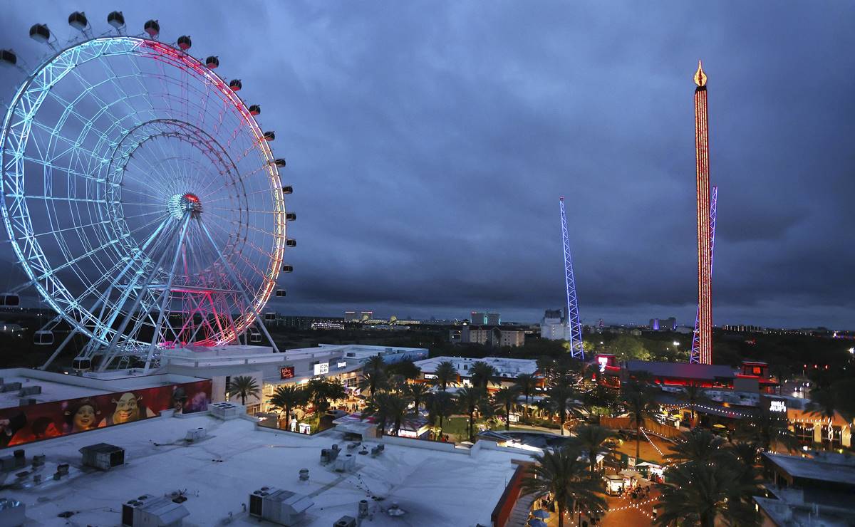 Muere adolescente de 14 años al caer de atracción en parque de Florida