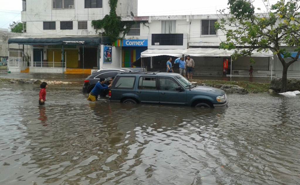 Reportan un muerto por lluvias en Cancún, QRoo