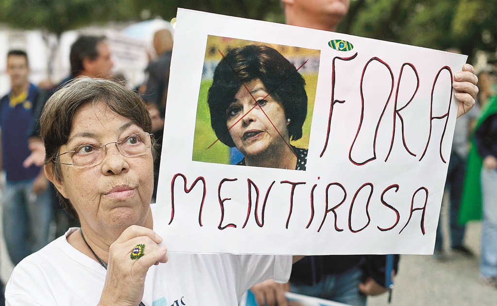 Rousseff podría despedir a todo su gabinete 