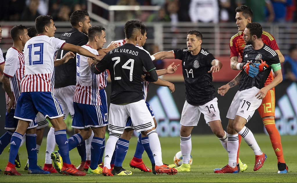 Miguel Layún se disculpa por bronca contra Paraguay