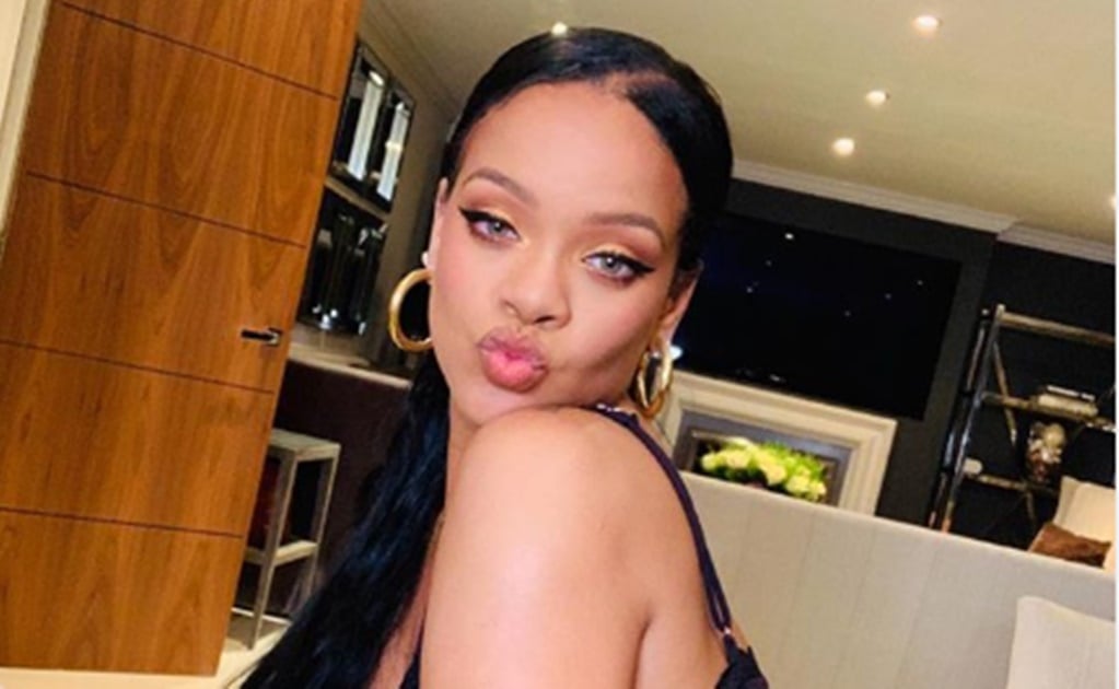 Rihanna impacta con foto de su trasero en lencería 