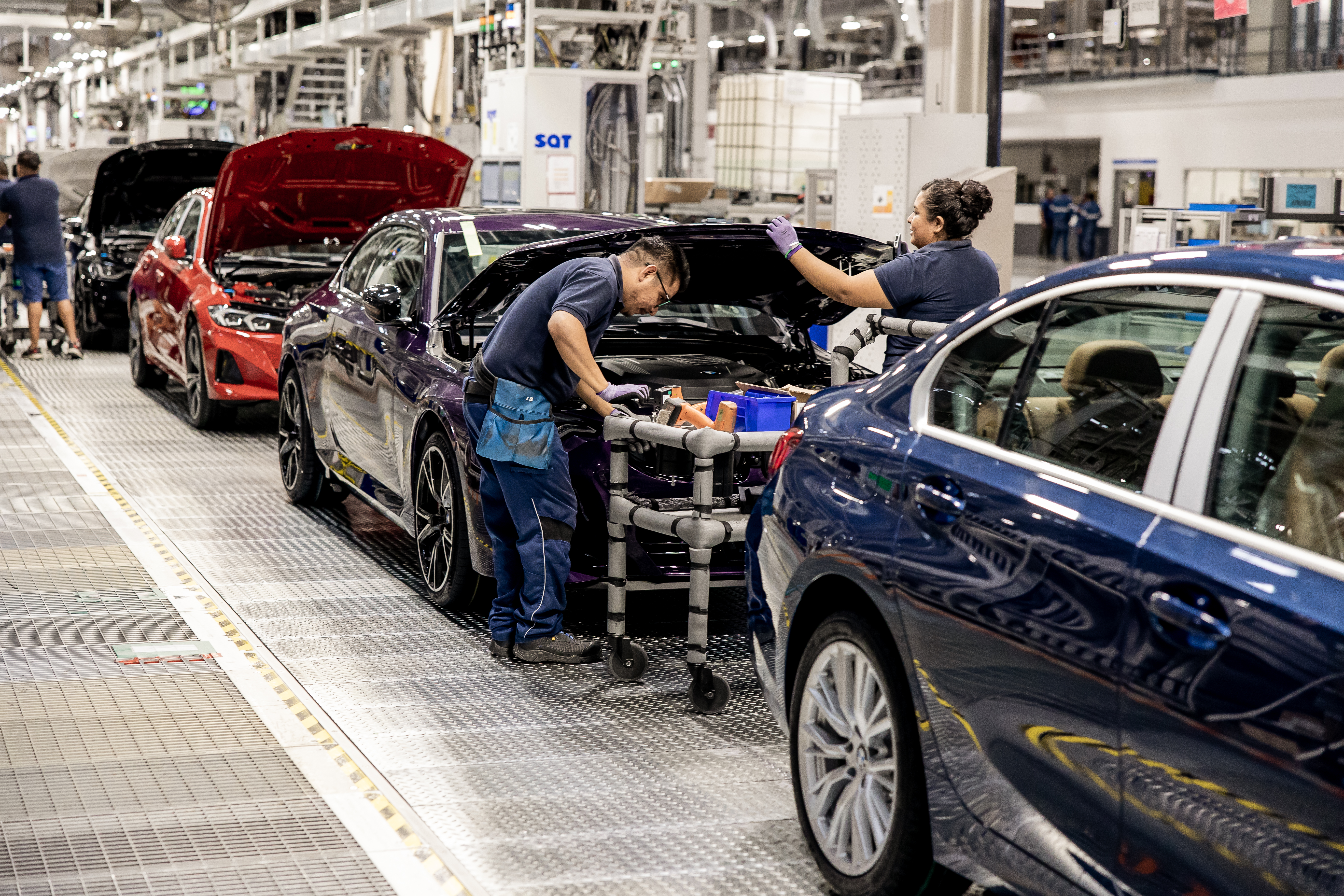 BMW inicia construcción del centro de producción de baterías para autos eléctricos en SLP