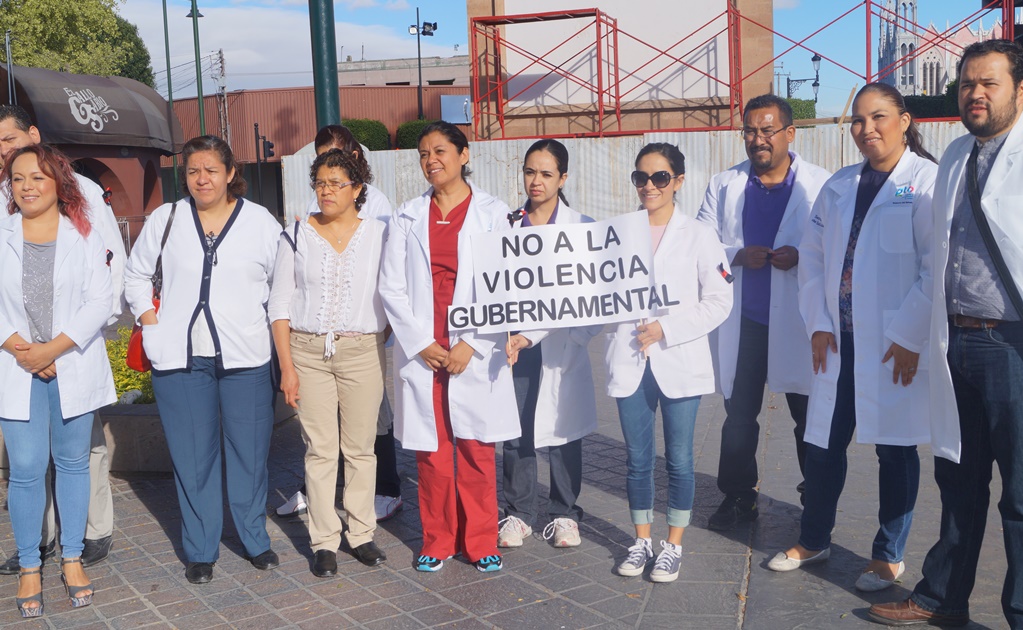 Médicos protestan en León, Guanajuato