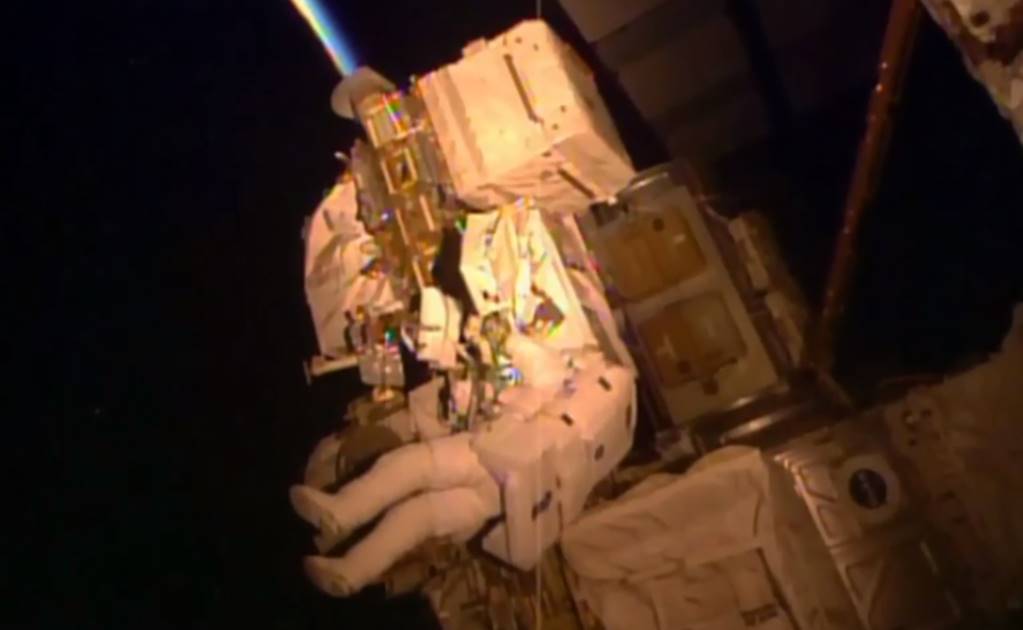 Astronauta realiza caminata espacial antes de establecer récord