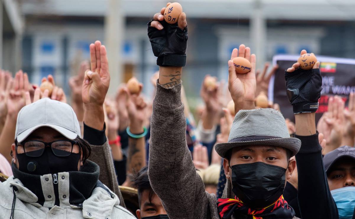 Con huevos de pascua "de protesta", manifestantes desafían a la junta militar de Birmania