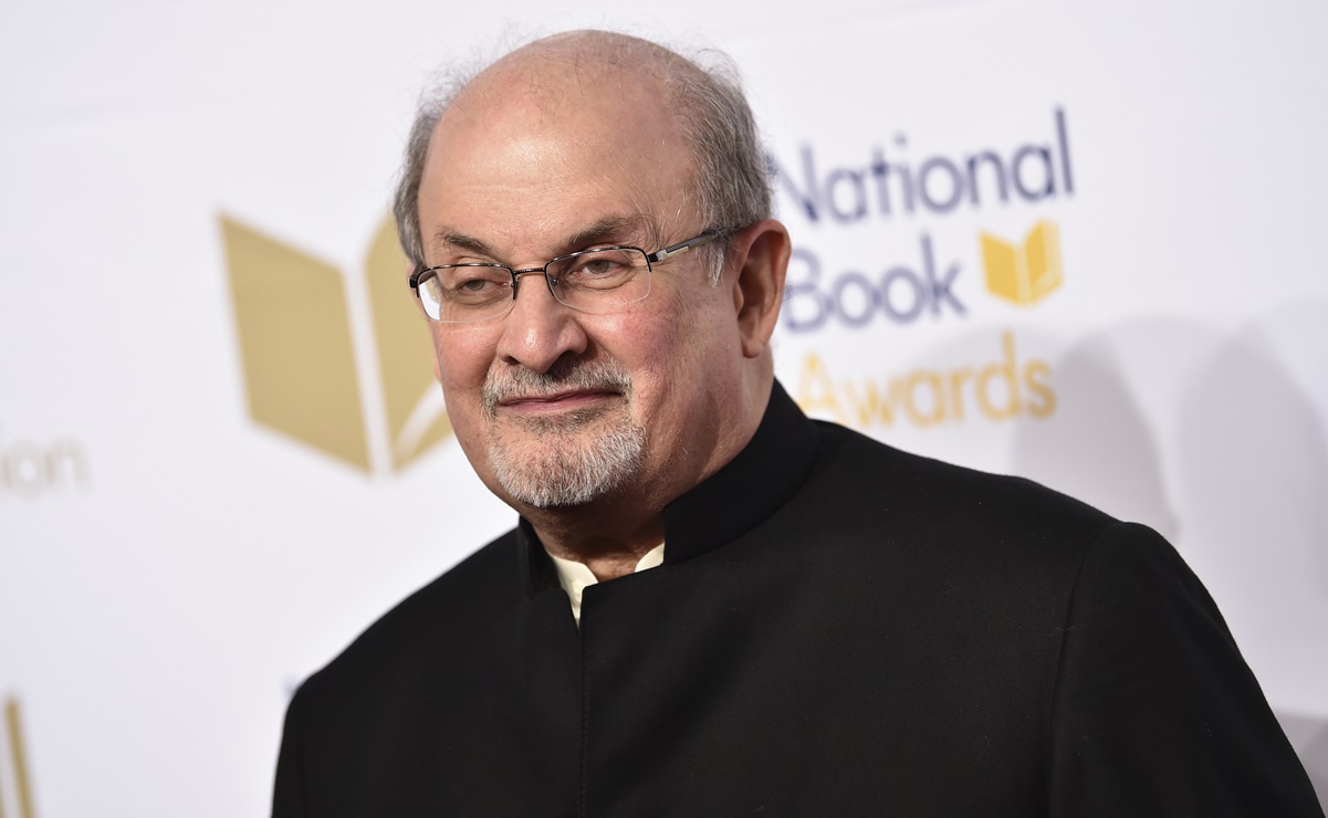 Familia de Salman Rushdie expresa alivio por mejora del escritor; aún se encuentra en estado crítico