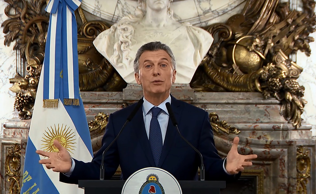 Gobierno de Argentina reduce de 19 a 10 sus ministerios por crisis económica