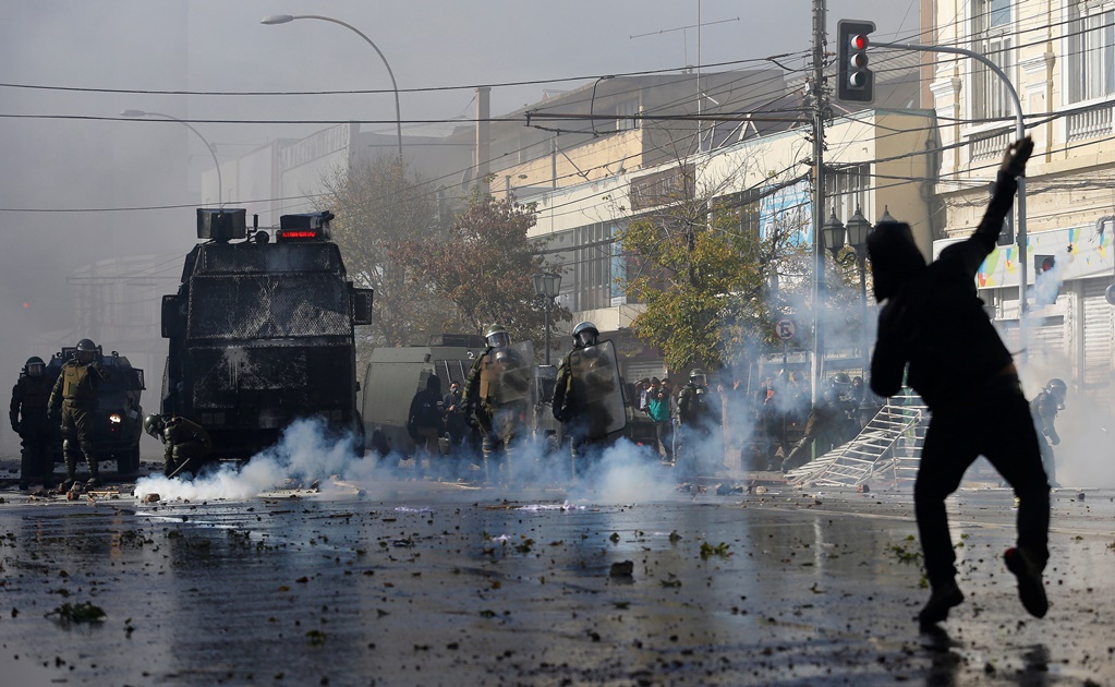 Bachelet rinde cuentas ante el Congreso entre disturbios