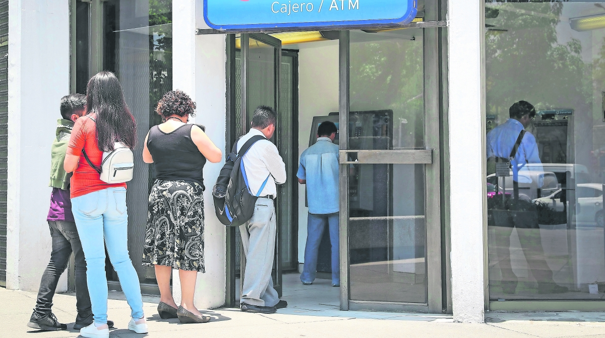 ¿Abrirán los bancos el lunes 18 de marzo? Aquí te contamos