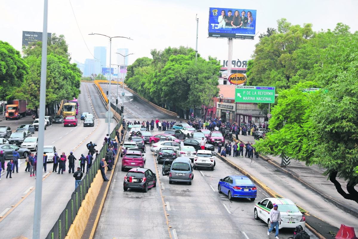 Bloquean vialidades por 7 horas para exigir pago