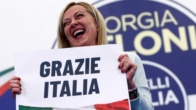 ¿Quién es Giorgia Meloni, la ultraderechista que se convirtió en la primera mujer en gobernar Italia?