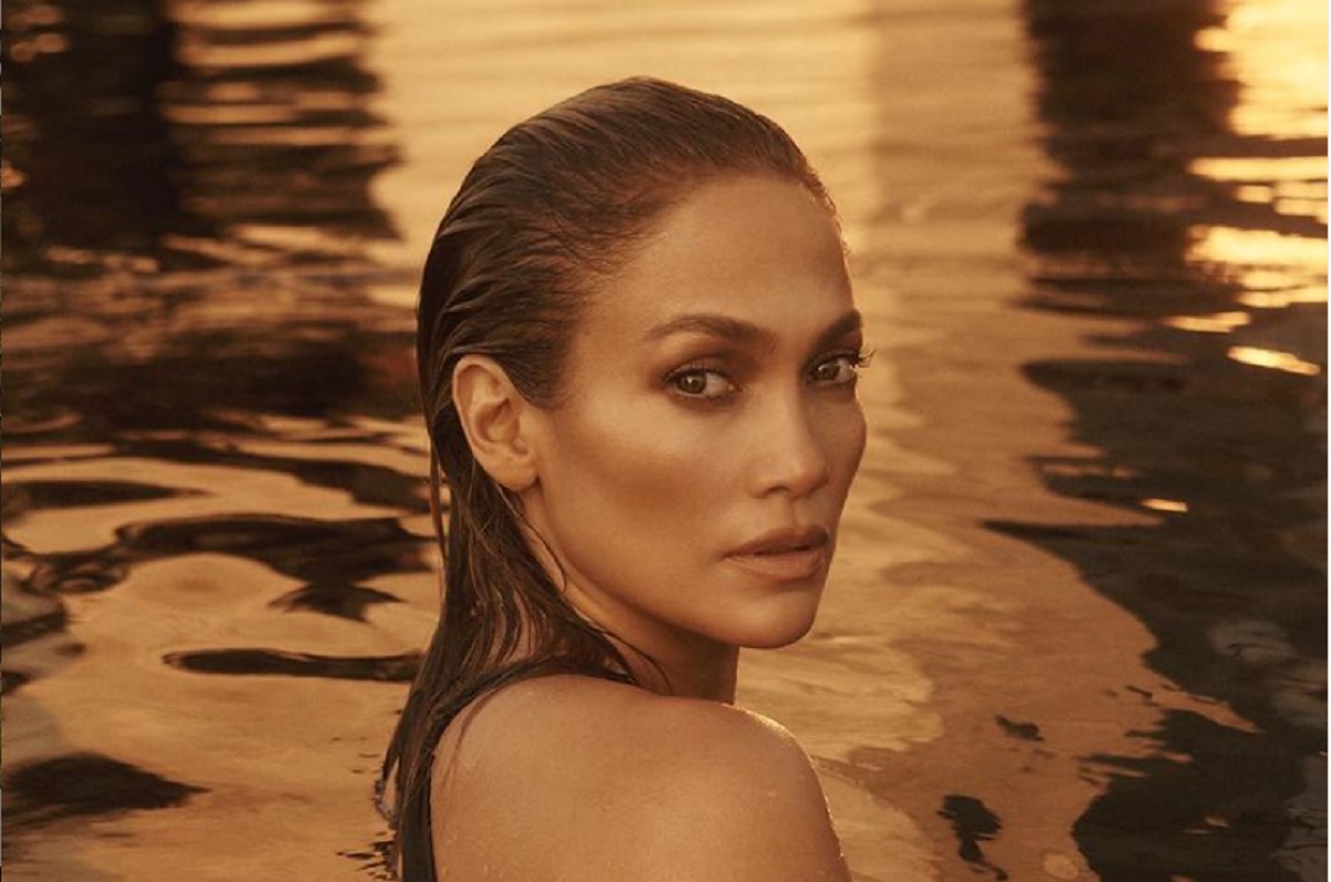 Jennifer Lopez enciende de nuevo Instagram con su look más sexy