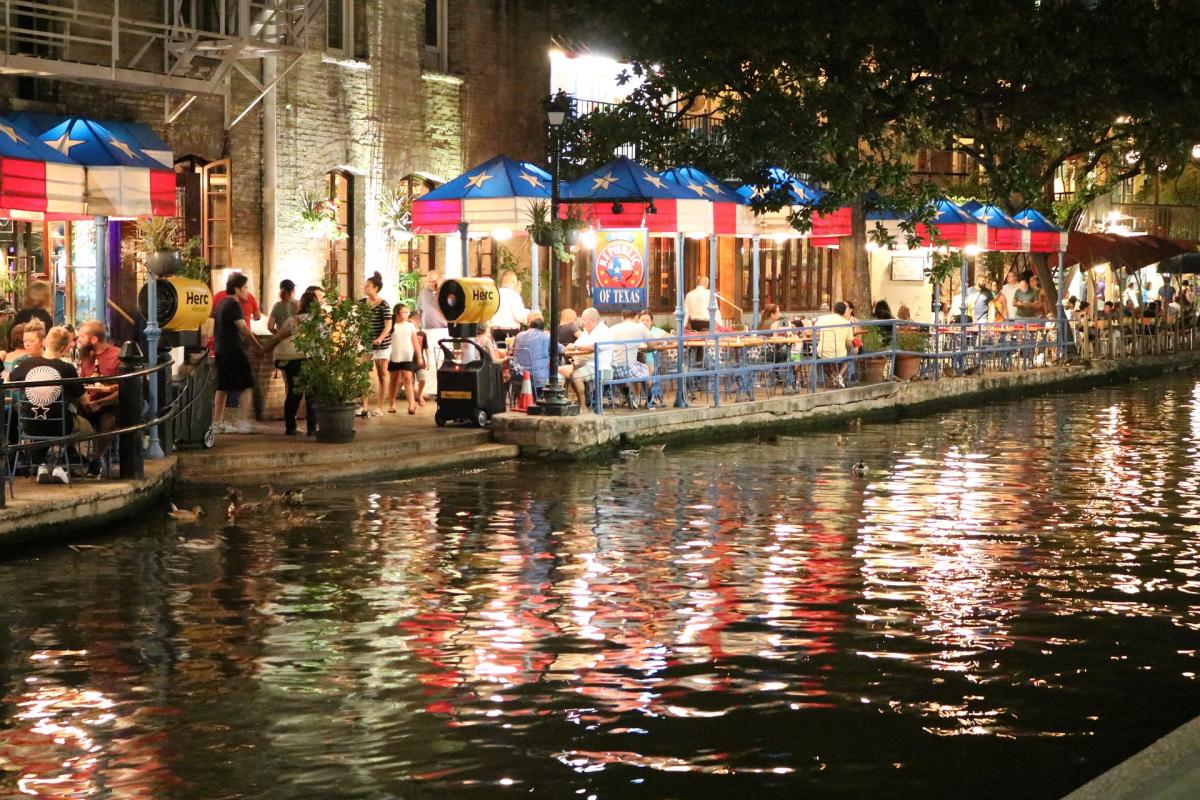 Iluminarán River Walk de San Antonio con 100 mil luces de Navidad