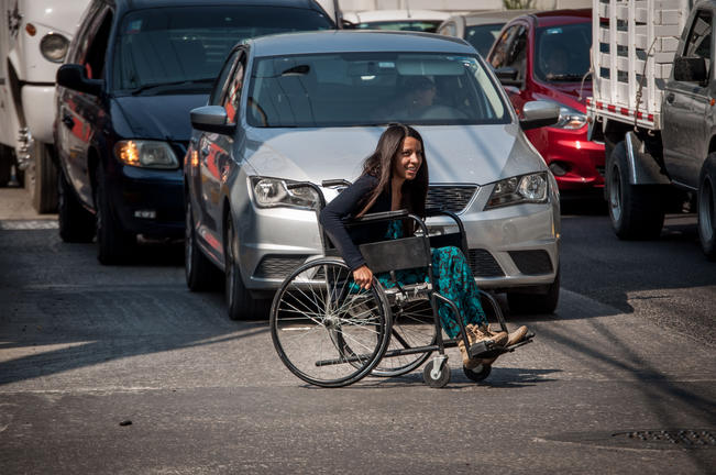 Las dificultades de usar silla de ruedas en la ciudad