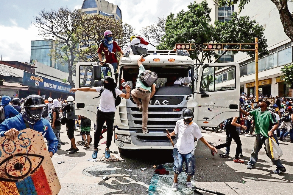 México, país sin libertades políticas, afirma Maduro