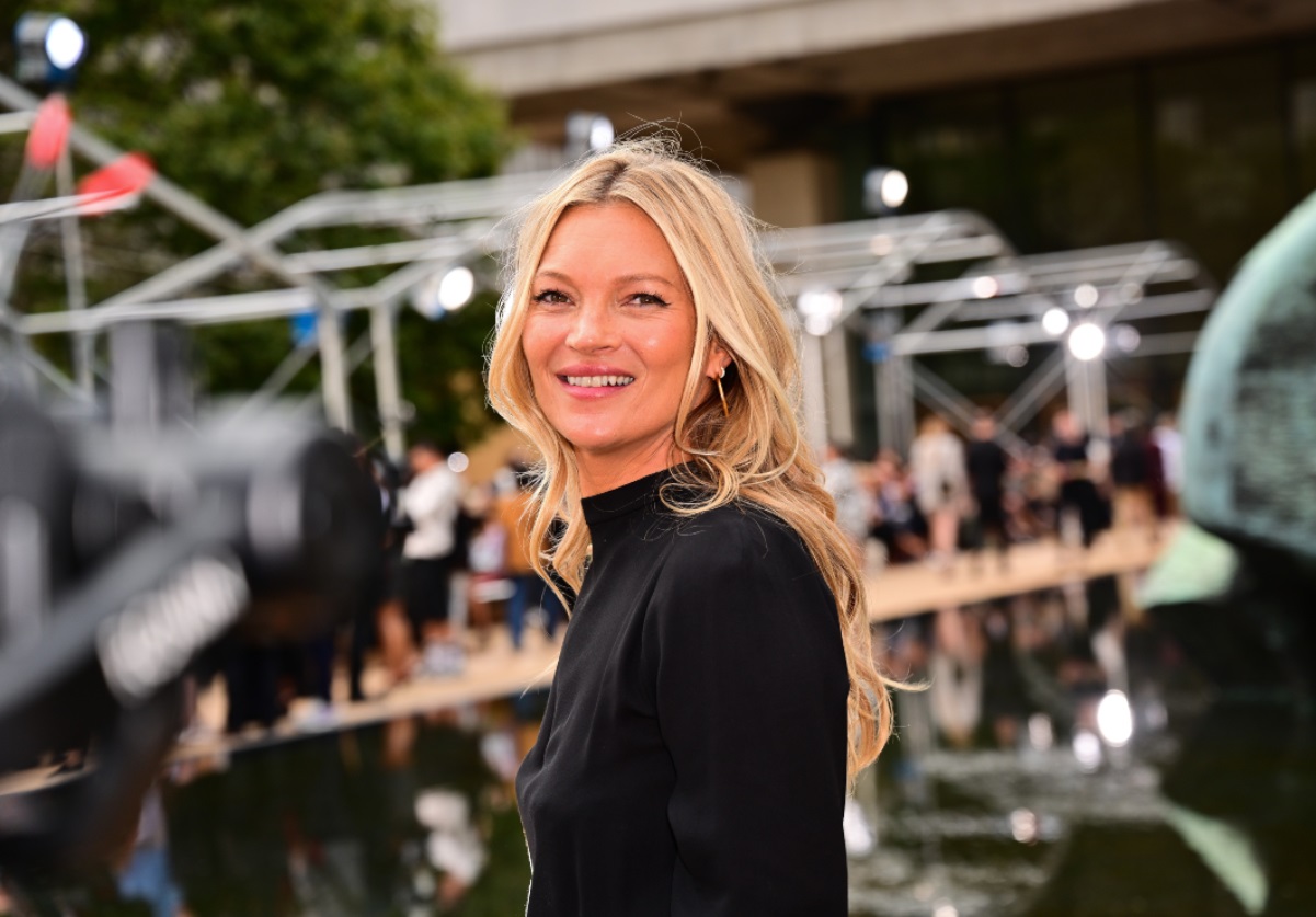 Kate Moss y otras celebridades donan ropa para recaudar fondos y combatir el coronavirus