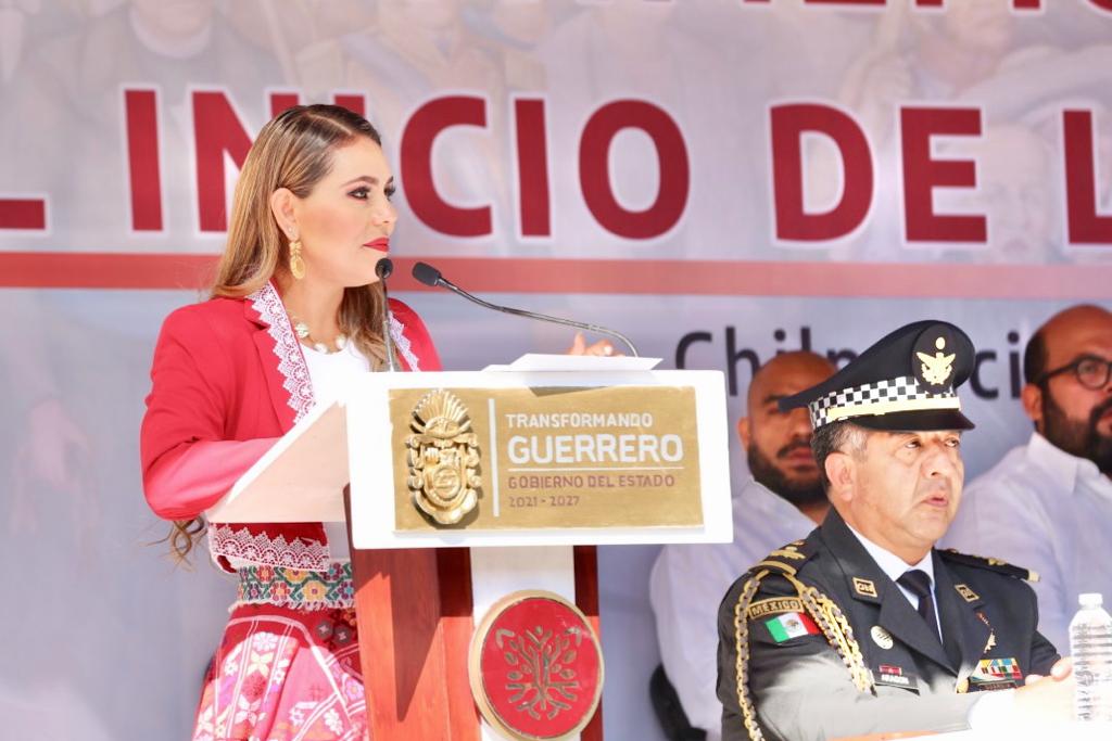 Encabeza gobernadora Evelyn Salgado desfile de la Independencia en Guerrero