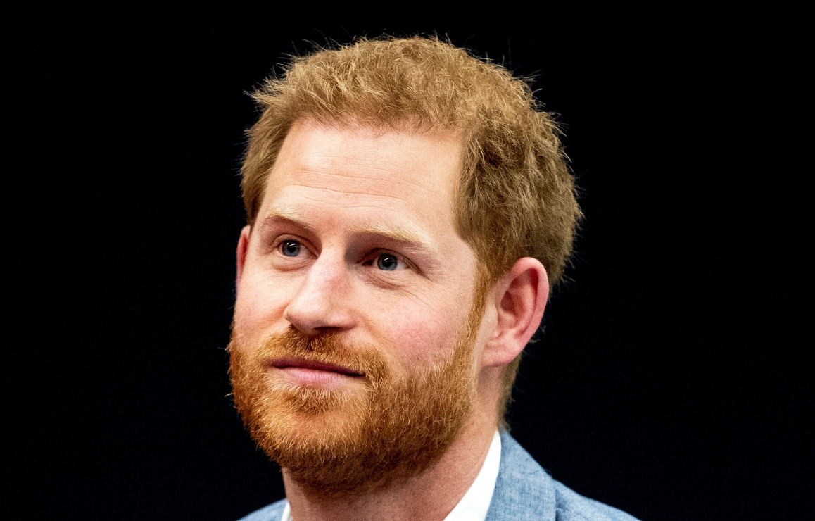 El príncipe Harry envía conmovedor mensaje de Navidad vestido como 'Hombre Araña'