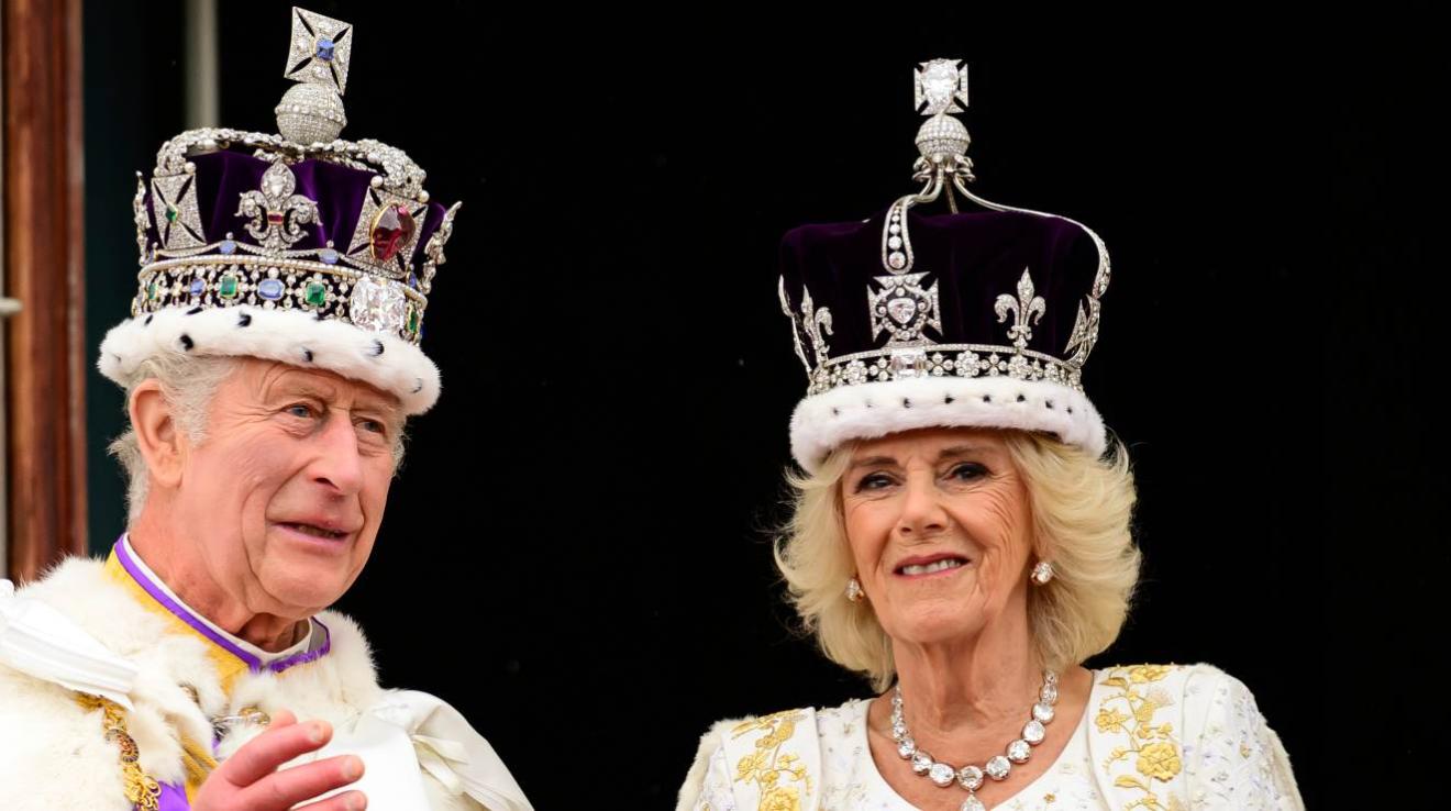 Carlos III, aparece 'tenebrosa' imagen que parece la muerte con su guadaña en la coronación