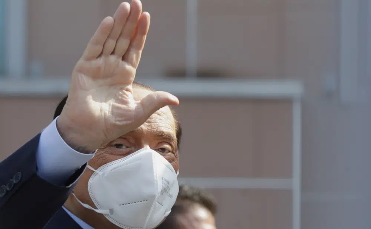 Hospitalizan a exprimer ministro de Italia Berlusconi, por problemas respiratorios