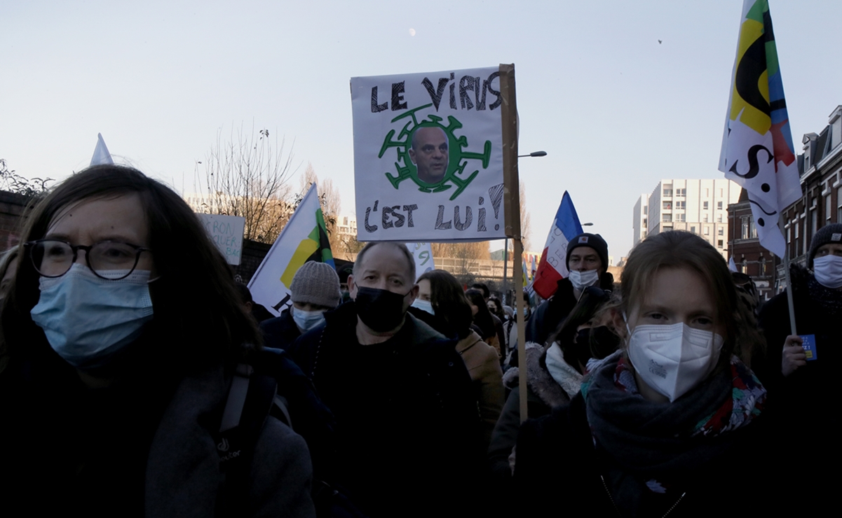 Profesores hacen huelga en Francia contra "erraticas" normas antiCovid