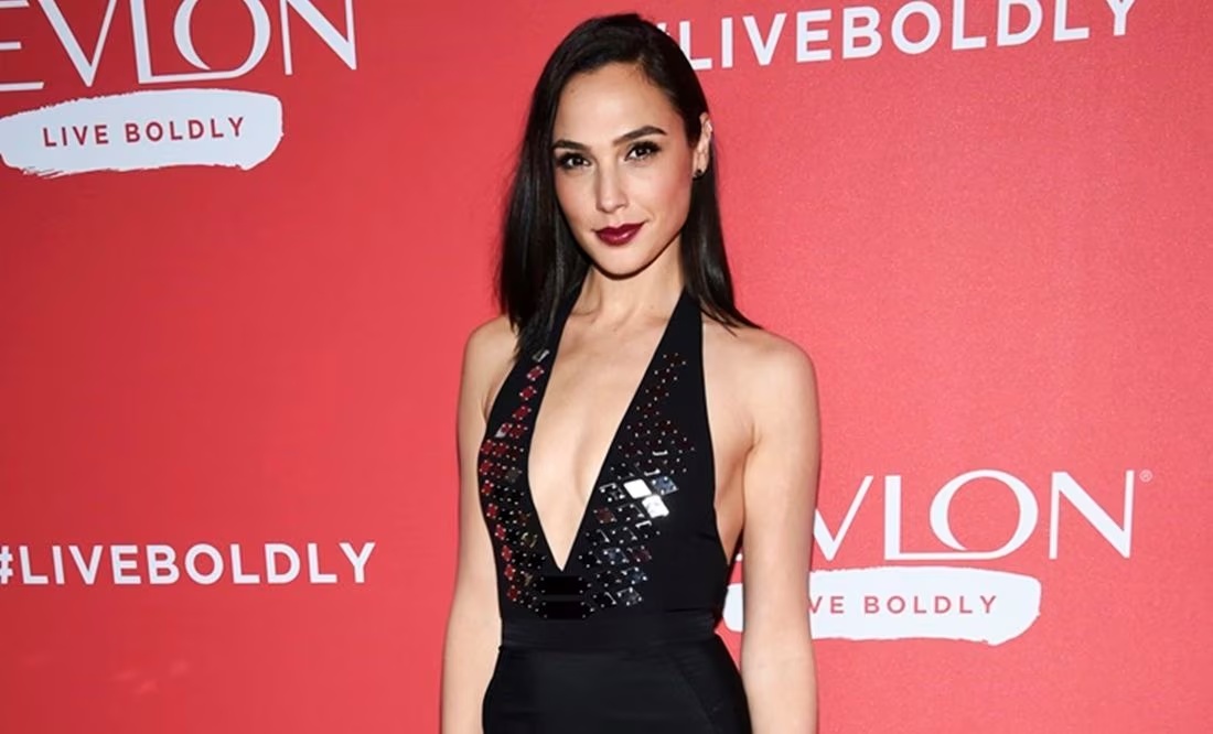 Gal Gadot lo deja ver todo con vestido completamente transparente en sesión