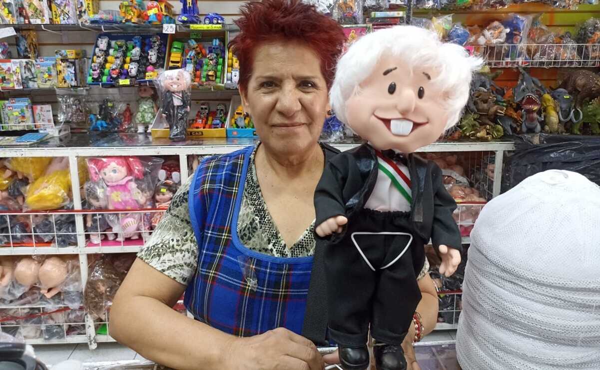 Peluche de “Amlito que habla” todo un éxito en ventas; 