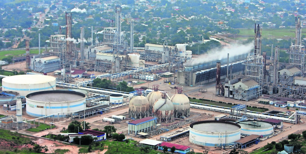 Invierte Pemex 47% más en refinerías