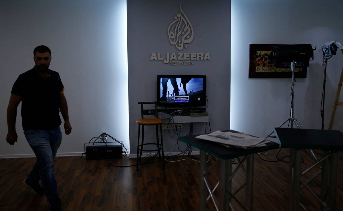 Llueven críticas a Israel por cerrar Al Jazeera