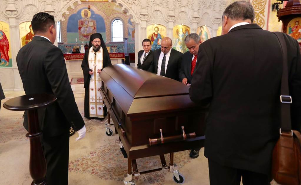 Llega cuerpo del arzobispo Chedraoui a Catedral de San Pedro y San Pablo 