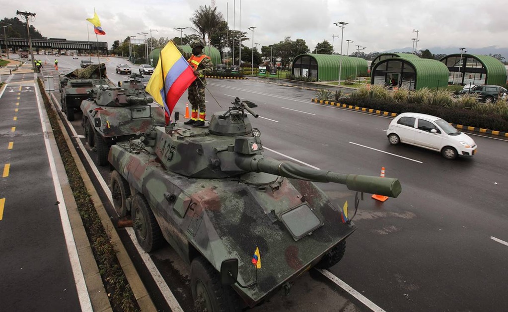 Ataques a tres bases militares de Colombia dejan un soldado muerto y al menos 20 heridos