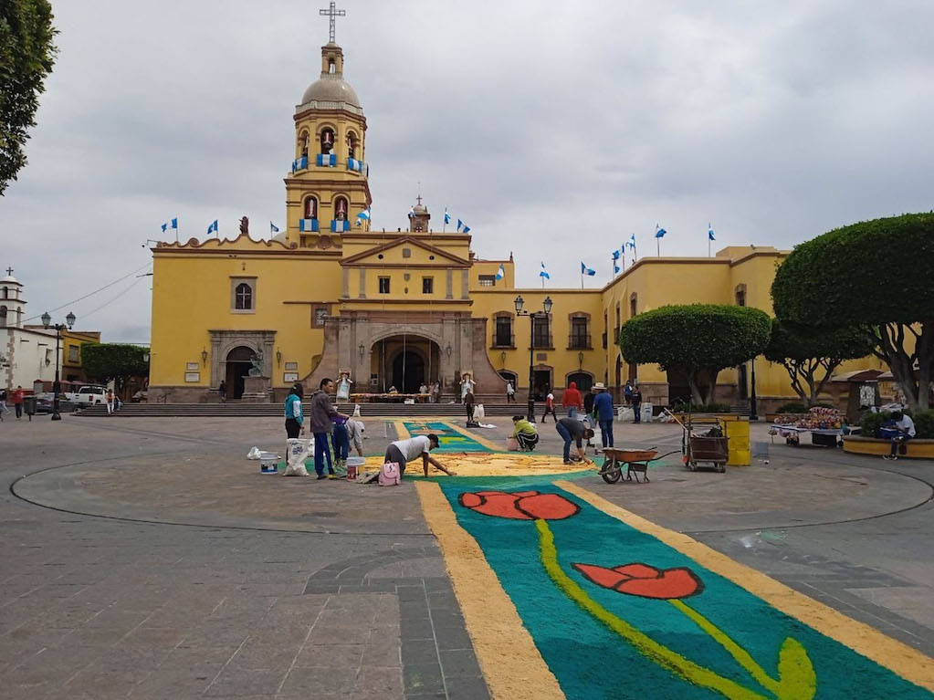 El tapete de La Cruz, una tradición artística y de fe en Querétaro