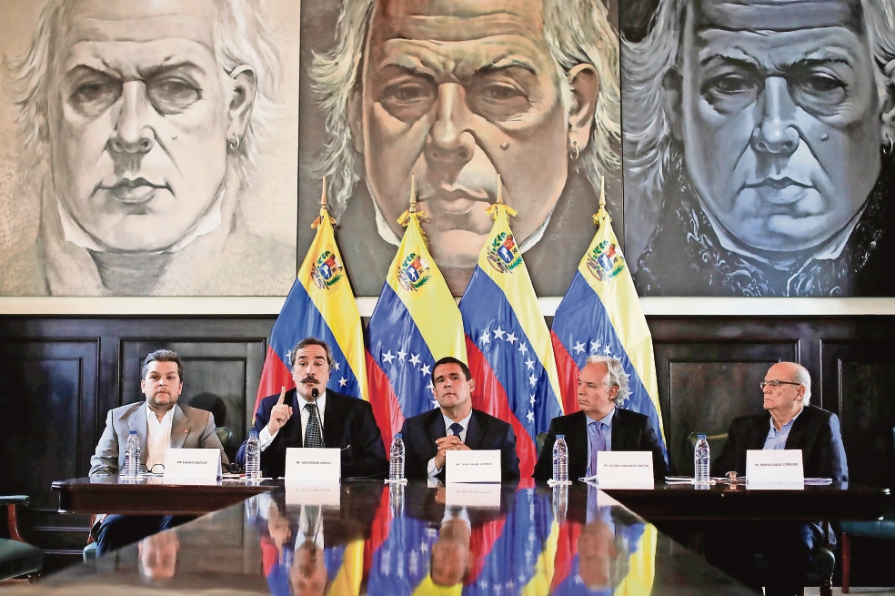 Oposición venezolana busca tirar a jueces del Tribunal