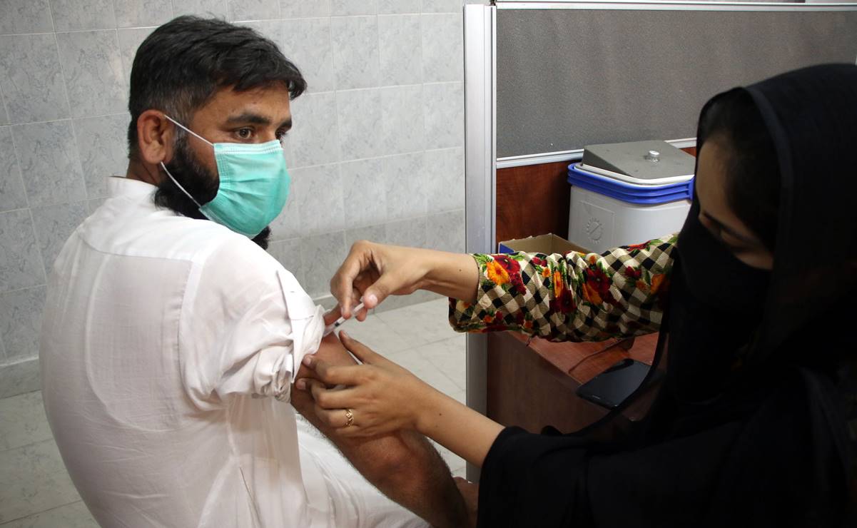 Paquistán obligará a vacunarse contra Covid-19 a todos los trabajadores del país