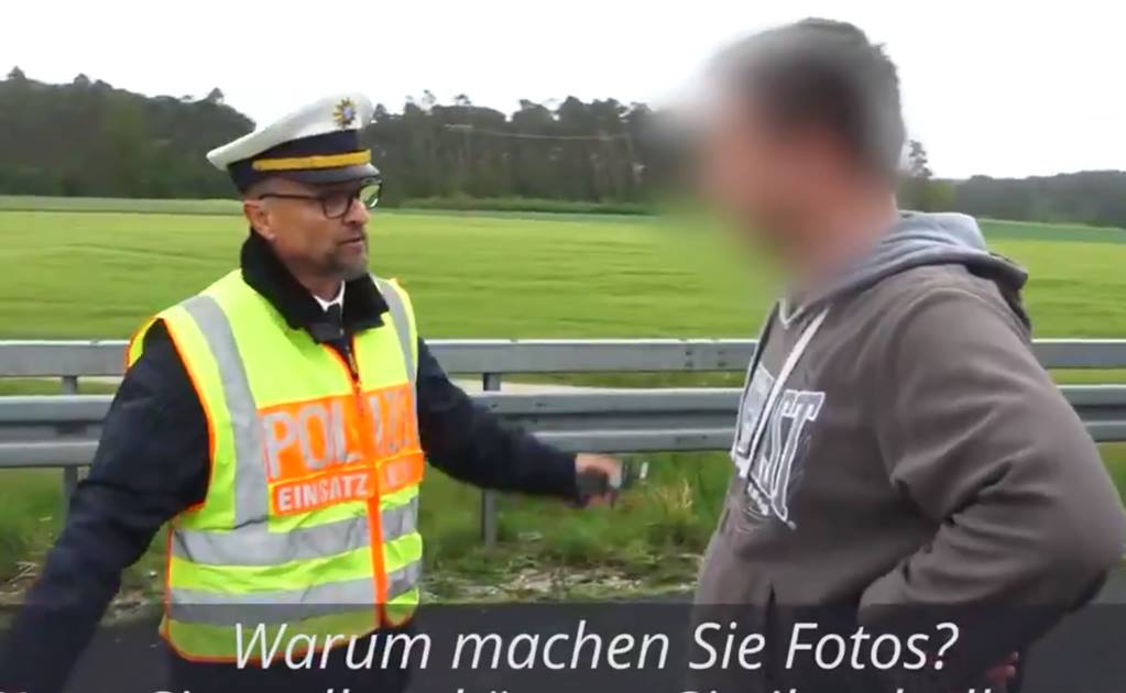 "¿Quiere ver muertos?", el policía de Alemania que increpa a los "mirones"