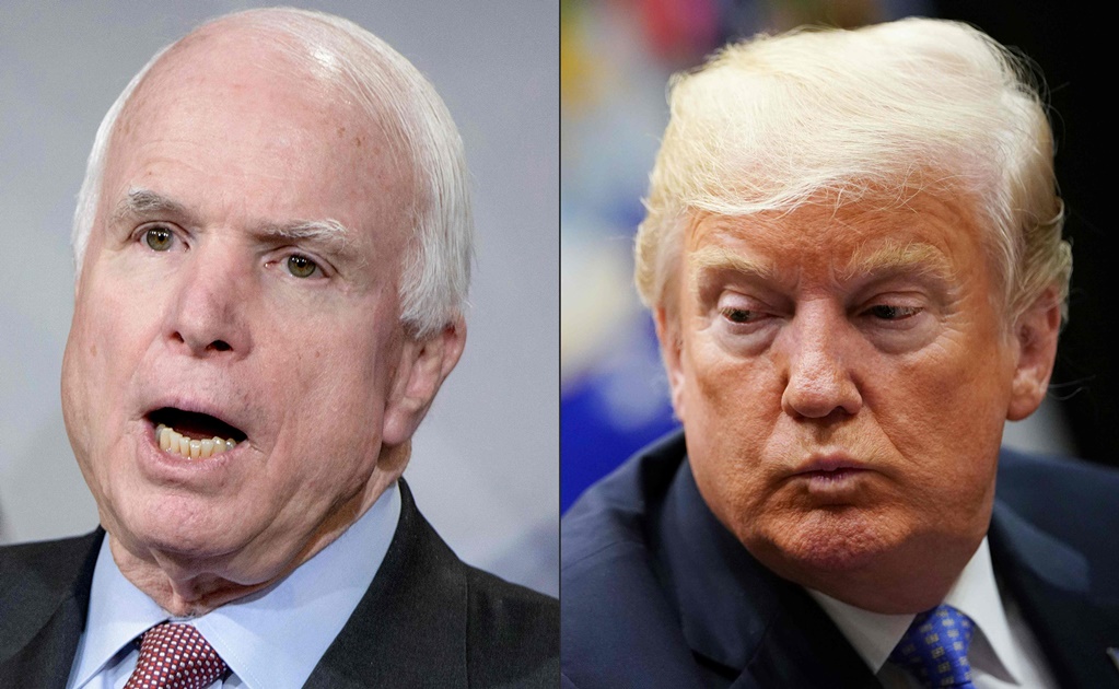 Trump elogia al senador John McCain por primera vez desde su muerte