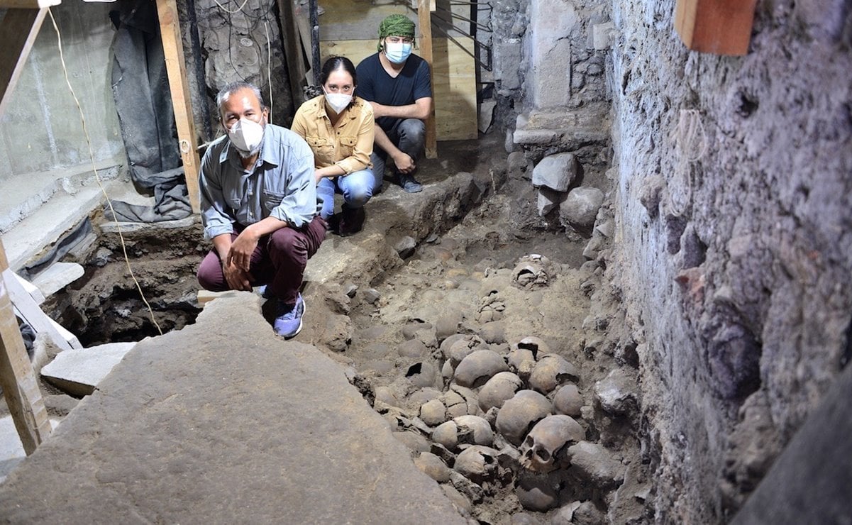 Descubren 119 cráneos de la época de Tenochtitlan en calle del Centro Histórico