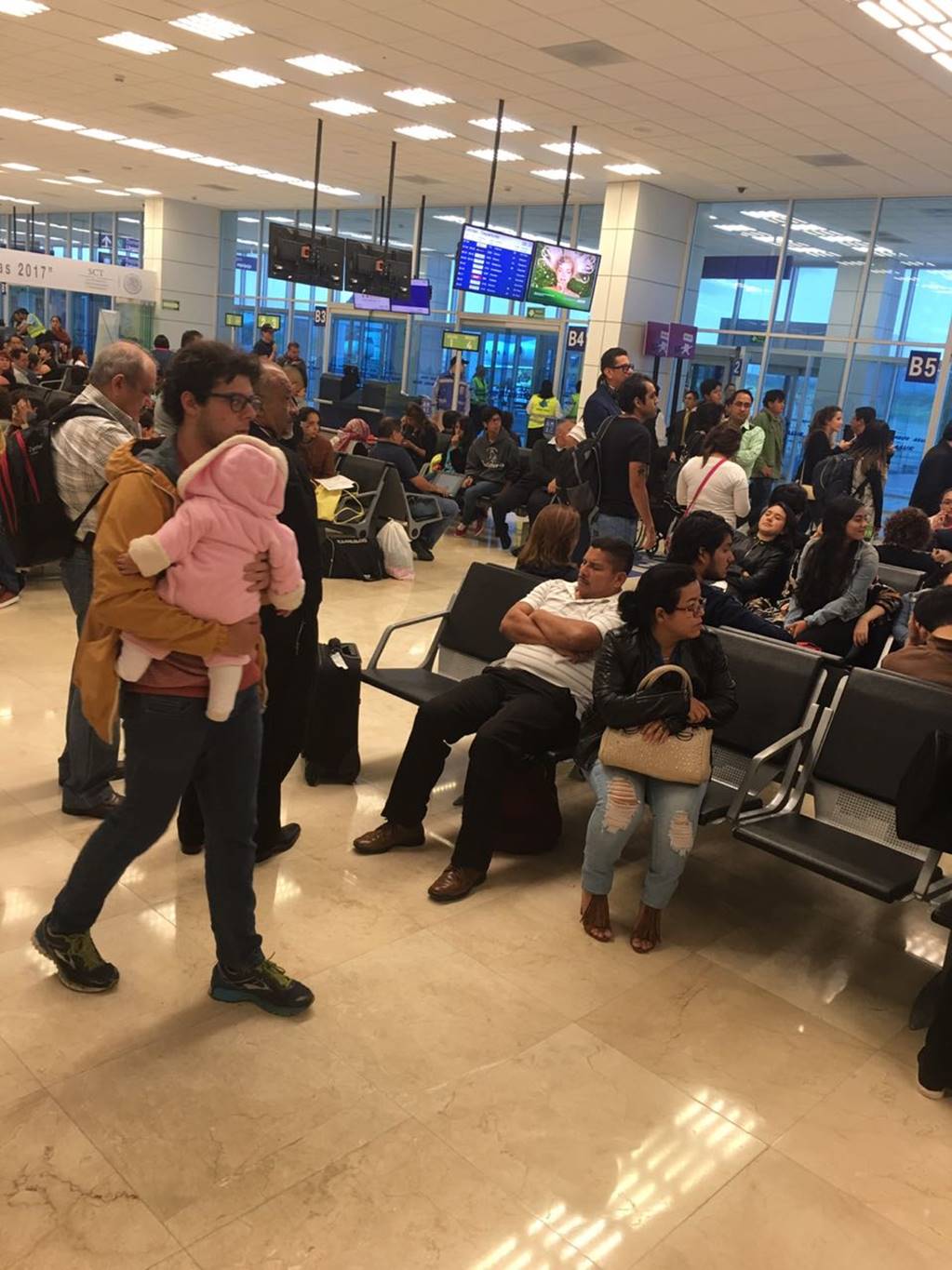 Avión de Volaris que viajaba a Cancún aterriza de emergencia en Veracruz