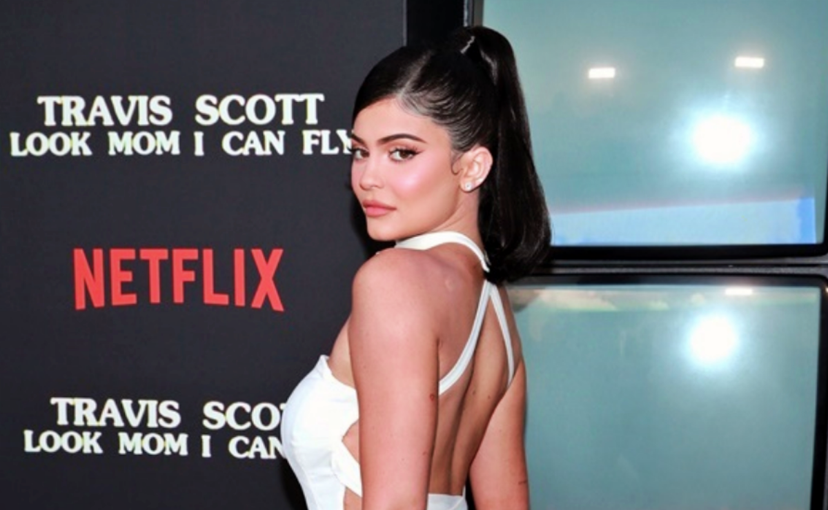 Kylie Jenner presume silueta con bodysuit traslúcido y de lujo