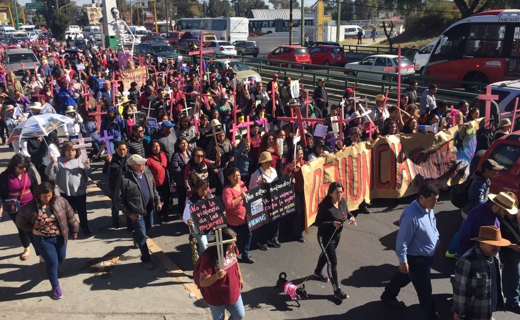 Marchan en Ecatepec contra feminicidios