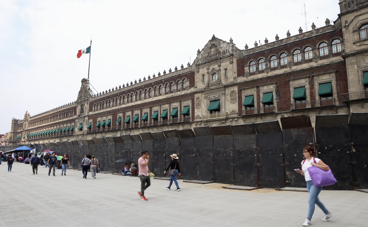 “Hay muchos provocadores”, justifica AMLO por  vallas en Palacio Nacional ante marcha por Ayotzinapa