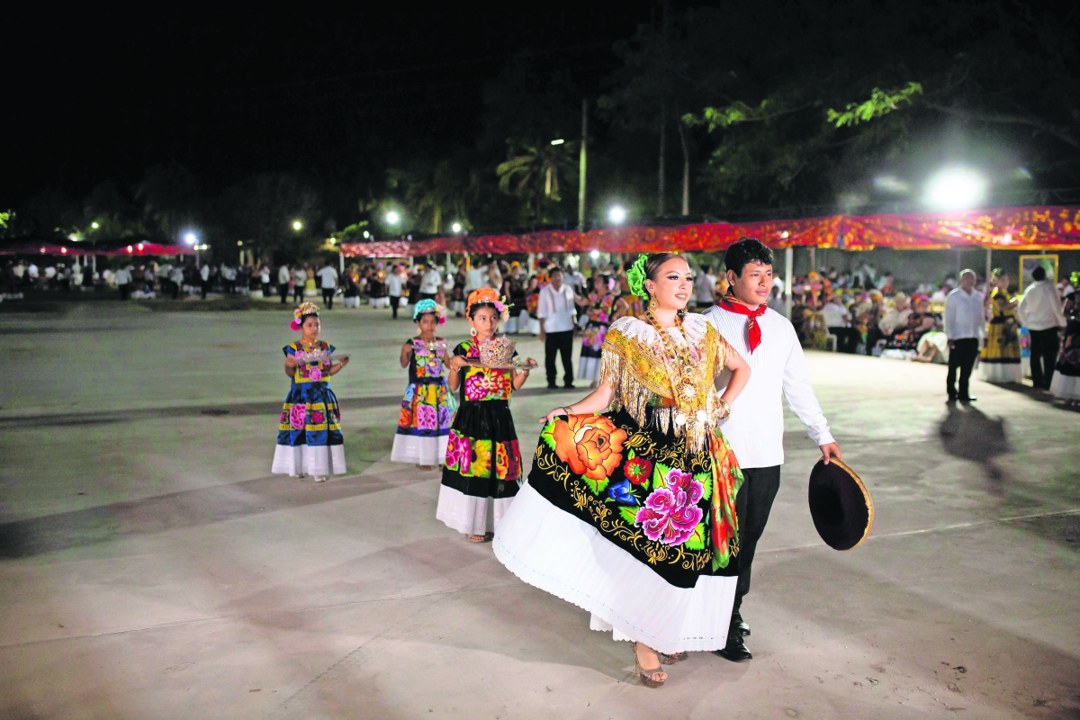 Juchitán se viste de gala con las velas