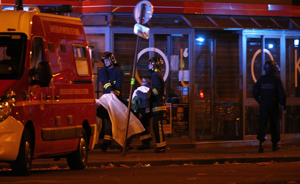 Al menos 60 muertos en tiroteos en París, según medios
